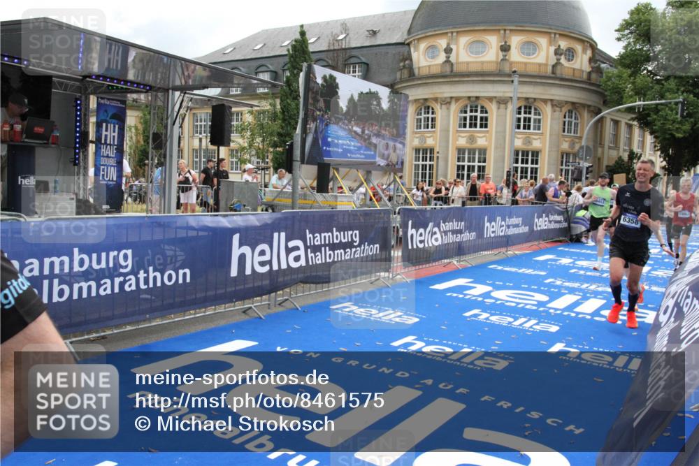 29.06.2025 - hella hamburg halbmarathon Michael Strokosch http://msf.ph/oto/8461575 29.06.2025 10:32:57 Ziel 4463, 4749, 6358, 10453, 12290, 13686, 16425, 18687, 19059 meine-sportfotos.de