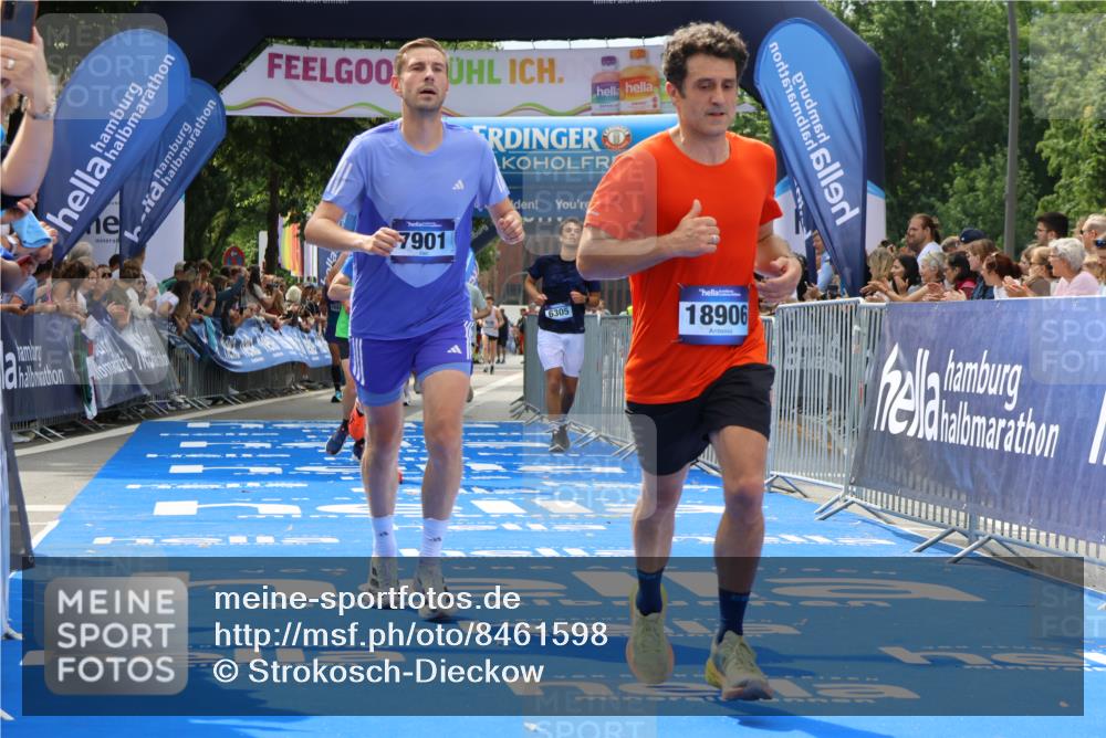 29.06.2025 - hella hamburg halbmarathon Strokosch-Dieckow http://msf.ph/oto/8461598 29.06.2025 10:34:13 Ziel 1002, 1080, 3005, 7884, 7901, 9376, 11202, 14784, 17751, 18906 meine-sportfotos.de