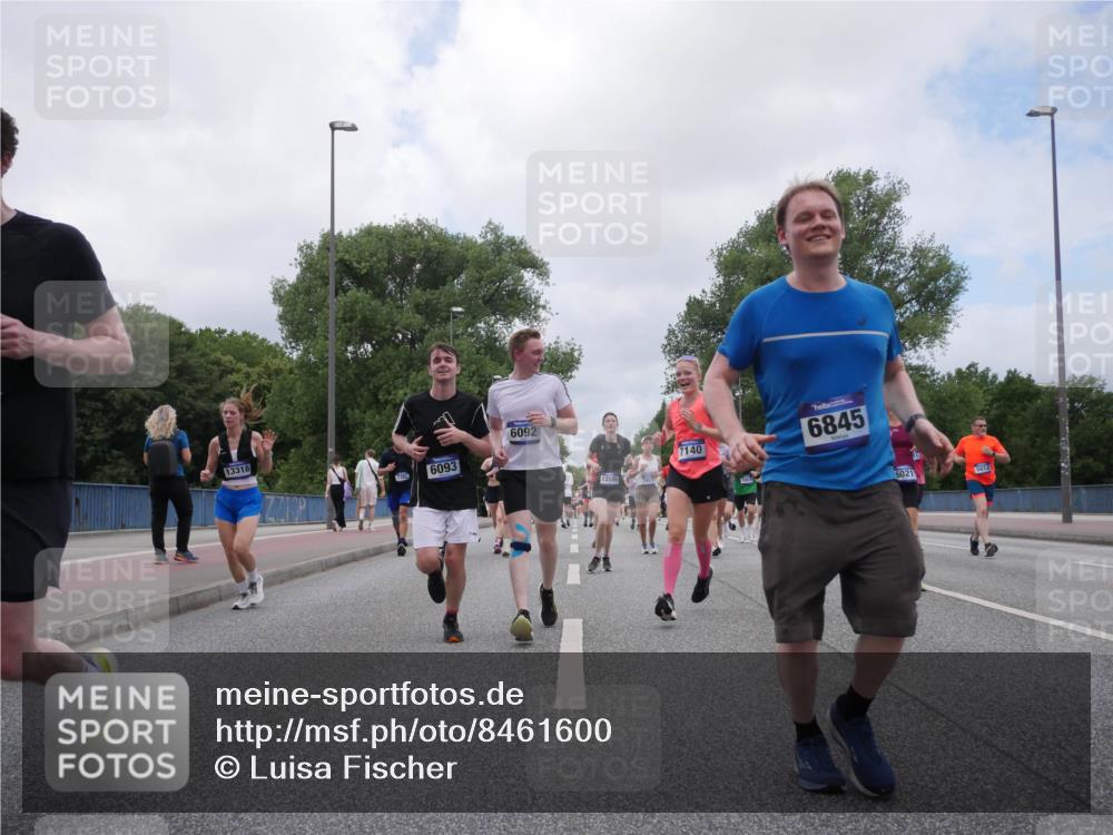 29.06.2025 - hella hamburg halbmarathon Luisa Fischer http://msf.ph/oto/8461600 29.06.2025 10:39:17 Kennedybrücke 13318, 6093, 6092, 13505, 7140, 6845, 6021, 5012, 1036, 1183, 1717, 2352, 2588, 3741, 3990, 4902, 5012, 5240, 5531, 6021, 6381, 6845, 6896, 7111, 7927, 8356, 10119, 10336, 10341, 10567 meine-sportfotos.de