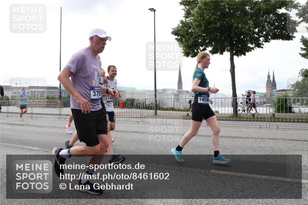 29.06.2025 - hella hamburg halbmarathon Lena Gebhardt http://msf.ph/oto/8461602 29.06.2025 10:31:59 Lombardsbrücke 3751, 12663, 14536, 1235, 1311, 1373, 1844, 1879, 1987, 2349, 2384, 2672, 2831, 2832, 2943, 3022, 3221, 3239, 3358, 3396, 3397, 3424, 3571, 3681, 3707, 3751, 3752, 3778, 3822, 4314, 4605, 4877, 4924, 4953, 5156, 5496, 5601, 5658, 5743, 5965, 6160, 6218, 6252, 6546, 6573, 6640, 6718, 6727, 7135, 7239, 7295, 7334, 7344, 7535, 7570, 7695, 7789, 7816, 7898, 8175, 8304, 8538, 8620, 8806, 9078, 9104, 9183, 9206, 9478, 9812, 9883, 10240, 13724, 17404, 17517 meine-sportfotos.de