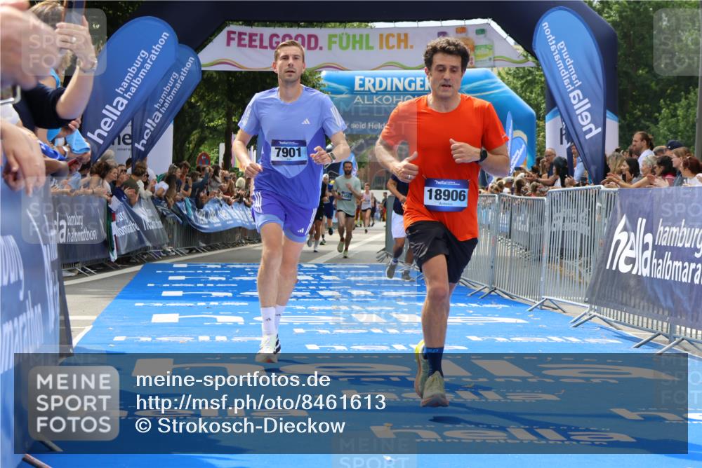 29.06.2025 - hella hamburg halbmarathon Strokosch-Dieckow http://msf.ph/oto/8461613 29.06.2025 10:34:12 Ziel 1080, 3005, 7884, 7901, 9376, 11202, 13066, 14784, 17751, 18906 meine-sportfotos.de
