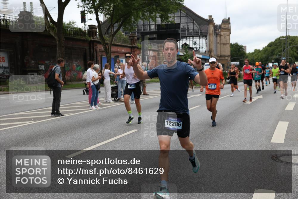 29.06.2025 - hella hamburg halbmarathon Yannick Fuchs http://msf.ph/oto/8461629 29.06.2025 10:56:49 20KM 1114, 1194, 1212, 1420, 1427, 1531, 1674, 1851, 2447, 2582, 2683, 2911, 3001, 3182, 3248, 3625, 3740, 4389, 4511, 5763, 6311, 6602, 6752, 6966, 7453, 7869, 8068, 8721, 8730, 9306, 11180, 11310, 12004, 12008, 12286, 12571, 12836, 12978, 13739, 13874, 13939, 14348, 14677, 14917, 16688, 17096, 17119, 17142, 17818, 18382, 18530 meine-sportfotos.de