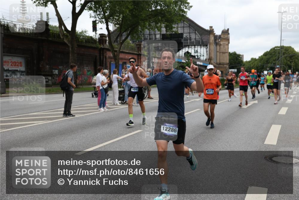 29.06.2025 - hella hamburg halbmarathon Yannick Fuchs http://msf.ph/oto/8461656 29.06.2025 10:56:49 20KM 1114, 1194, 1212, 1420, 1427, 1531, 1674, 1851, 2447, 2582, 2683, 2911, 3001, 3182, 3248, 3625, 3740, 4389, 4511, 5763, 6311, 6602, 6752, 6966, 7453, 7869, 8068, 8721, 8730, 9306, 11180, 11310, 12004, 12008, 12286, 12571, 12836, 12978, 13739, 13874, 13939, 14348, 14677, 14917, 16688, 17096, 17119, 17142, 17818, 18382, 18530 meine-sportfotos.de
