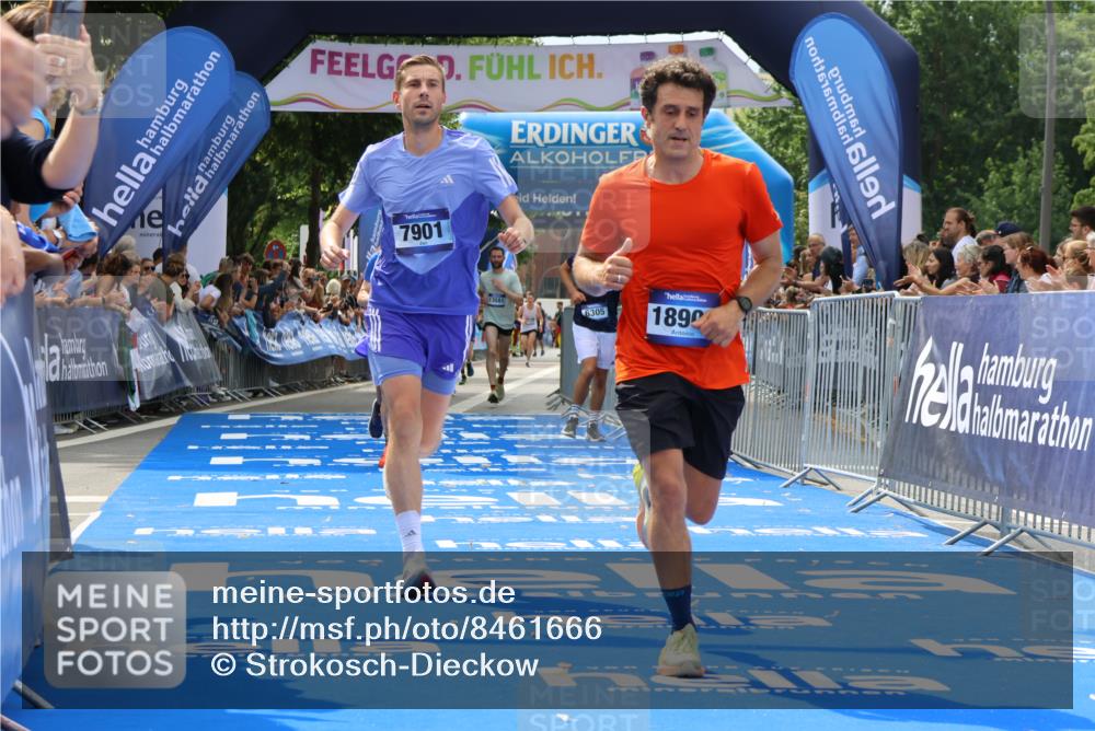 29.06.2025 - hella hamburg halbmarathon Strokosch-Dieckow http://msf.ph/oto/8461666 29.06.2025 10:34:12 Ziel 1080, 3005, 7884, 7901, 9376, 11202, 13066, 14784, 17751, 18906 meine-sportfotos.de