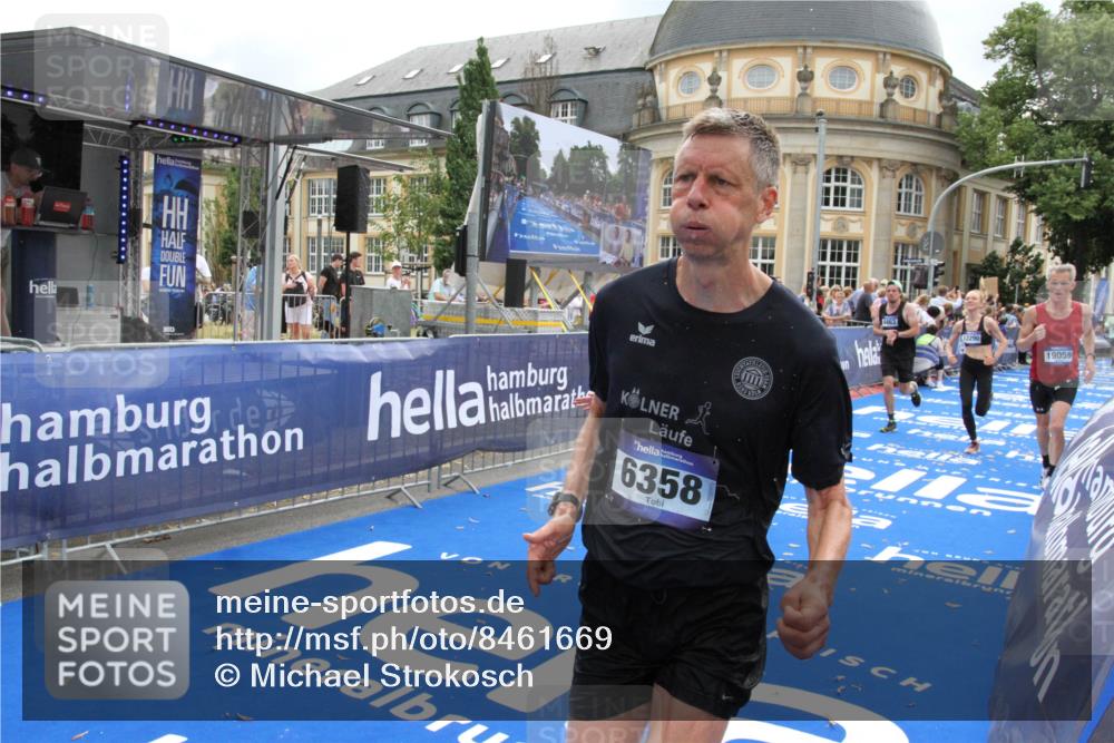 29.06.2025 - hella hamburg halbmarathon Michael Strokosch http://msf.ph/oto/8461669 29.06.2025 10:32:59 Ziel 4463, 4749, 6358, 10453, 12290, 18679, 18687, 19059 meine-sportfotos.de
