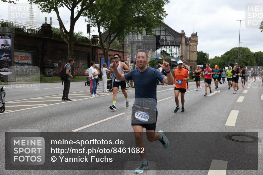 29.06.2025 - hella hamburg halbmarathon Yannick Fuchs http://msf.ph/oto/8461682 29.06.2025 10:56:49 20KM 1114, 1194, 1212, 1420, 1427, 1531, 1674, 1851, 2447, 2582, 2683, 2911, 3001, 3182, 3248, 3625, 3740, 4389, 4511, 5763, 6311, 6602, 6752, 6966, 7453, 7869, 8068, 8721, 8730, 9306, 11180, 11310, 12004, 12008, 12286, 12571, 12836, 12978, 13739, 13874, 13939, 14348, 14677, 14917, 16688, 17096, 17119, 17142, 17818, 18382, 18530 meine-sportfotos.de