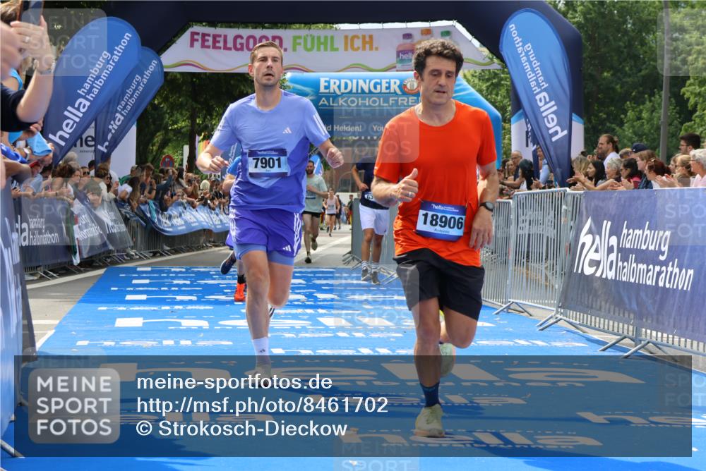 29.06.2025 - hella hamburg halbmarathon Strokosch-Dieckow http://msf.ph/oto/8461702 29.06.2025 10:34:12 Ziel 1080, 3005, 7884, 7901, 9376, 11202, 13066, 14784, 17751, 18906 meine-sportfotos.de