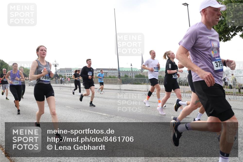 29.06.2025 - hella hamburg halbmarathon Lena Gebhardt http://msf.ph/oto/8461706 29.06.2025 10:31:59 Lombardsbrücke 12319, 1898, 3358, 17342, 981, 375, 1235, 1311, 1373, 1844, 1879, 1987, 2349, 2384, 2672, 2831, 2832, 2943, 3022, 3221, 3239, 3358, 3396, 3397, 3424, 3571, 3681, 3707, 3751, 3752, 3778, 3822, 4314, 4605, 4877, 4924, 4953, 5156, 5496, 5601, 5658, 5743, 5965, 6160, 6218, 6252, 6546, 6573, 6640, 6718, 6727, 7135, 7239, 7295, 7334, 7344, 7535, 7570, 7695, 7789, 7816, 7898, 8175, 8304, 8538, 8620, 8806, 9078, 9104, 9183, 9206, 9478, 9812, 9883, 10240, 13724, 17404, 17517 meine-sportfotos.de