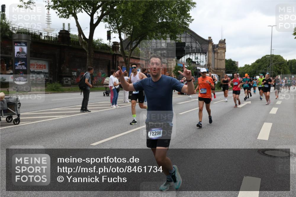 29.06.2025 - hella hamburg halbmarathon Yannick Fuchs http://msf.ph/oto/8461734 29.06.2025 10:56:50 20KM 1114, 1126, 1194, 1212, 1420, 1427, 1531, 1674, 1851, 2447, 2582, 2683, 2911, 3001, 3182, 3248, 3625, 3740, 4389, 4511, 5763, 6311, 6602, 6752, 6966, 7453, 7869, 8068, 8176, 8721, 8730, 9306, 11180, 11310, 12004, 12008, 12286, 12571, 12836, 12978, 13739, 13874, 13939, 14348, 14677, 14917, 16688, 17096, 17119, 17142, 17818, 18382, 18530 meine-sportfotos.de