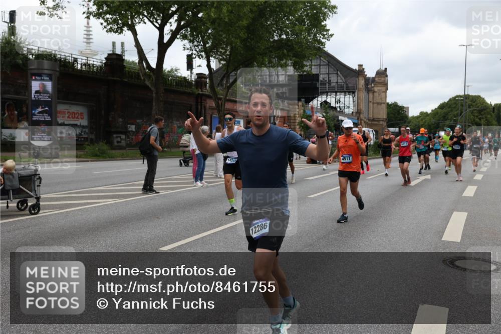 29.06.2025 - hella hamburg halbmarathon Yannick Fuchs http://msf.ph/oto/8461755 29.06.2025 10:56:50 20KM 1114, 1126, 1194, 1212, 1420, 1427, 1531, 1674, 1851, 2447, 2582, 2683, 2911, 3001, 3182, 3248, 3625, 3740, 4389, 4511, 5763, 6311, 6602, 6752, 6966, 7453, 7869, 8068, 8176, 8721, 8730, 9306, 11180, 11310, 12004, 12008, 12286, 12571, 12836, 12978, 13739, 13874, 13939, 14348, 14677, 14917, 16688, 17096, 17119, 17142, 17818, 18382, 18530 meine-sportfotos.de