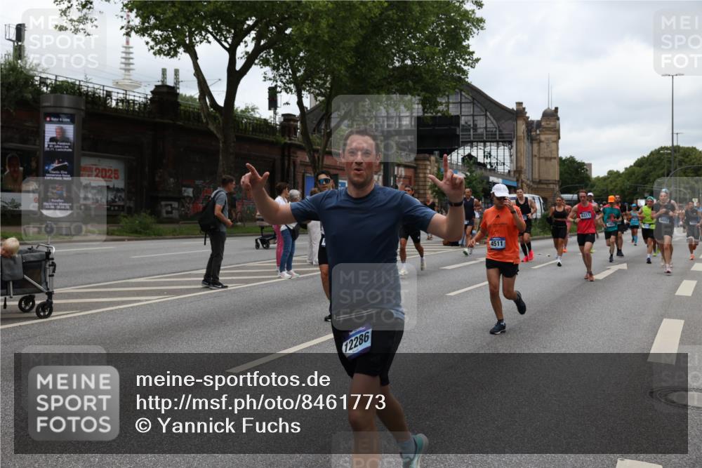 29.06.2025 - hella hamburg halbmarathon Yannick Fuchs http://msf.ph/oto/8461773 29.06.2025 10:56:50 20KM 1114, 1126, 1194, 1212, 1420, 1427, 1531, 1674, 1851, 2447, 2582, 2683, 2911, 3001, 3182, 3248, 3625, 3740, 4389, 4511, 5763, 6311, 6602, 6752, 6966, 7453, 7869, 8068, 8176, 8721, 8730, 9306, 11180, 11310, 12004, 12008, 12286, 12571, 12836, 12978, 13739, 13874, 13939, 14348, 14677, 14917, 16688, 17096, 17119, 17142, 17818, 18382, 18530 meine-sportfotos.de