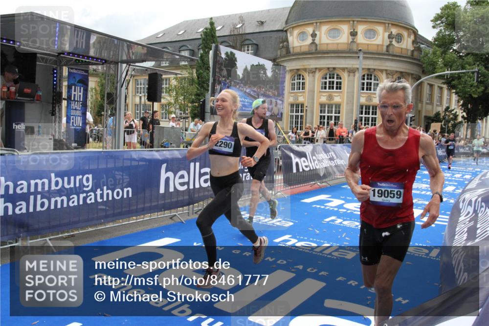 29.06.2025 - hella hamburg halbmarathon Michael Strokosch http://msf.ph/oto/8461777 29.06.2025 10:33:00 Ziel 4463, 4749, 6358, 10453, 11169, 12290, 18679, 19059 meine-sportfotos.de