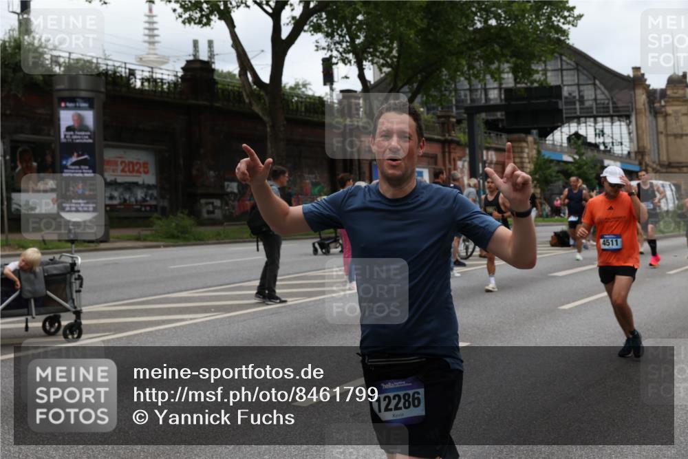29.06.2025 - hella hamburg halbmarathon Yannick Fuchs http://msf.ph/oto/8461799 29.06.2025 10:56:50 20KM 1114, 1126, 1194, 1212, 1420, 1427, 1531, 1674, 1851, 2447, 2582, 2683, 2911, 3001, 3182, 3248, 3625, 3740, 4389, 4511, 5763, 6311, 6602, 6752, 6966, 7453, 7869, 8068, 8176, 8721, 8730, 9306, 11180, 11310, 12004, 12008, 12286, 12571, 12836, 12978, 13739, 13874, 13939, 14348, 14677, 14917, 16688, 17096, 17119, 17142, 17818, 18382, 18530 meine-sportfotos.de
