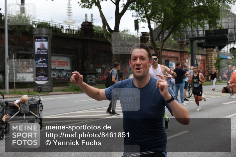 29.06.2025 - hella hamburg halbmarathon Yannick Fuchs http://msf.ph/oto/8461851 29.06.2025 10:56:50 20KM 1114, 1126, 1194, 1212, 1420, 1427, 1531, 1674, 1851, 2447, 2582, 2683, 2911, 3001, 3182, 3248, 3625, 3740, 4389, 4511, 5763, 6311, 6602, 6752, 6966, 7453, 7869, 8068, 8176, 8721, 8730, 9306, 11180, 11310, 12004, 12008, 12286, 12571, 12836, 12978, 13739, 13874, 13939, 14348, 14677, 14917, 16688, 17096, 17119, 17142, 17818, 18382, 18530 meine-sportfotos.de