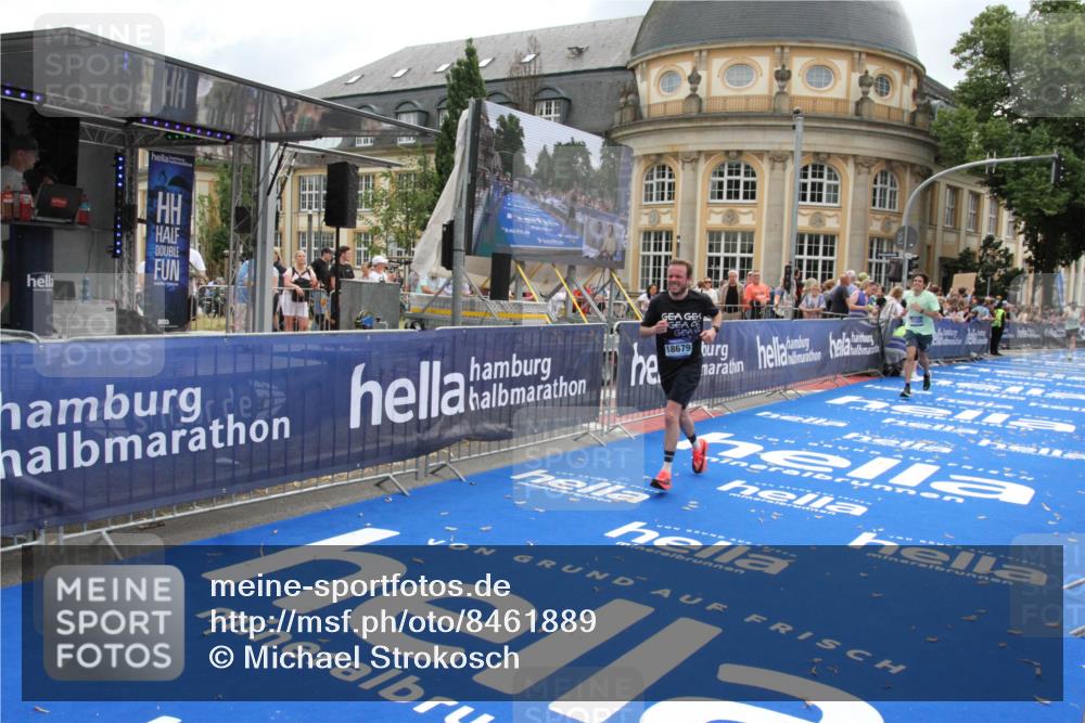 29.06.2025 - hella hamburg halbmarathon Michael Strokosch http://msf.ph/oto/8461889 29.06.2025 10:33:04 Ziel 11169, 18679 meine-sportfotos.de