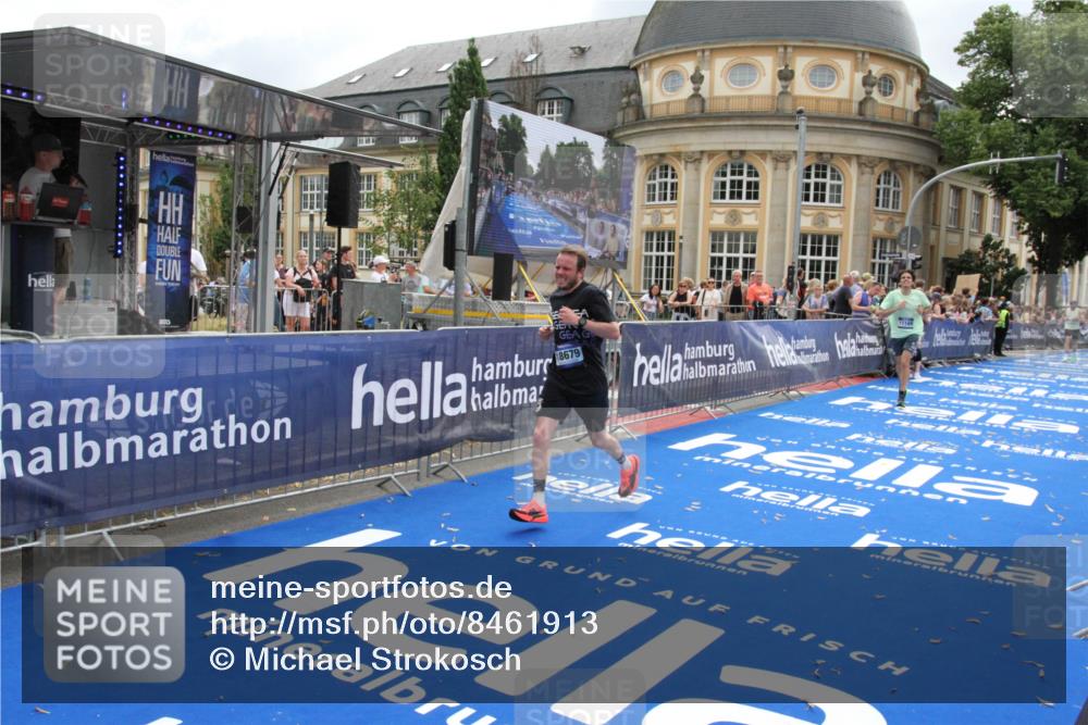 29.06.2025 - hella hamburg halbmarathon Michael Strokosch http://msf.ph/oto/8461913 29.06.2025 10:33:04 Ziel 11169, 18679 meine-sportfotos.de