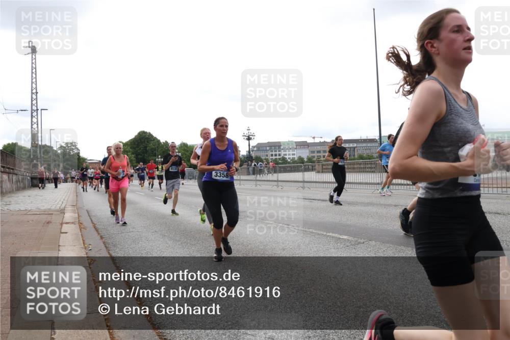 29.06.2025 - hella hamburg halbmarathon Lena Gebhardt http://msf.ph/oto/8461916 29.06.2025 10:32:00 Lombardsbrücke 8538, 3358, 1235, 1311, 1373, 1844, 1879, 1987, 2349, 2384, 2672, 2831, 2832, 2943, 3022, 3221, 3239, 3358, 3396, 3397, 3424, 3571, 3681, 3707, 3751, 3752, 3778, 3822, 4314, 4365, 4605, 4877, 4924, 4953, 5156, 5496, 5601, 5658, 5743, 5965, 6160, 6218, 6252, 6546, 6573, 6640, 6718, 6727, 7135, 7239, 7295, 7334, 7344, 7535, 7570, 7695, 7789, 7816, 7898, 8175, 8304, 8538, 8620, 8806, 9078, 9104, 9183, 9206, 9478, 9812, 9883, 10240, 13724, 17404, 17517 meine-sportfotos.de