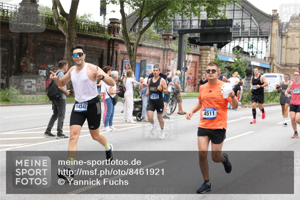 29.06.2025 - hella hamburg halbmarathon Yannick Fuchs http://msf.ph/oto/8461921 29.06.2025 10:56:50 20KM 1114, 1126, 1194, 1212, 1420, 1427, 1531, 1674, 1851, 2447, 2582, 2683, 2911, 3001, 3182, 3248, 3625, 3740, 4389, 4511, 5763, 6311, 6602, 6752, 6966, 7453, 7869, 8068, 8176, 8721, 8730, 9306, 11180, 11310, 12004, 12008, 12286, 12571, 12836, 12978, 13739, 13874, 13939, 14348, 14677, 14917, 16688, 17096, 17119, 17142, 17818, 18382, 18530 meine-sportfotos.de