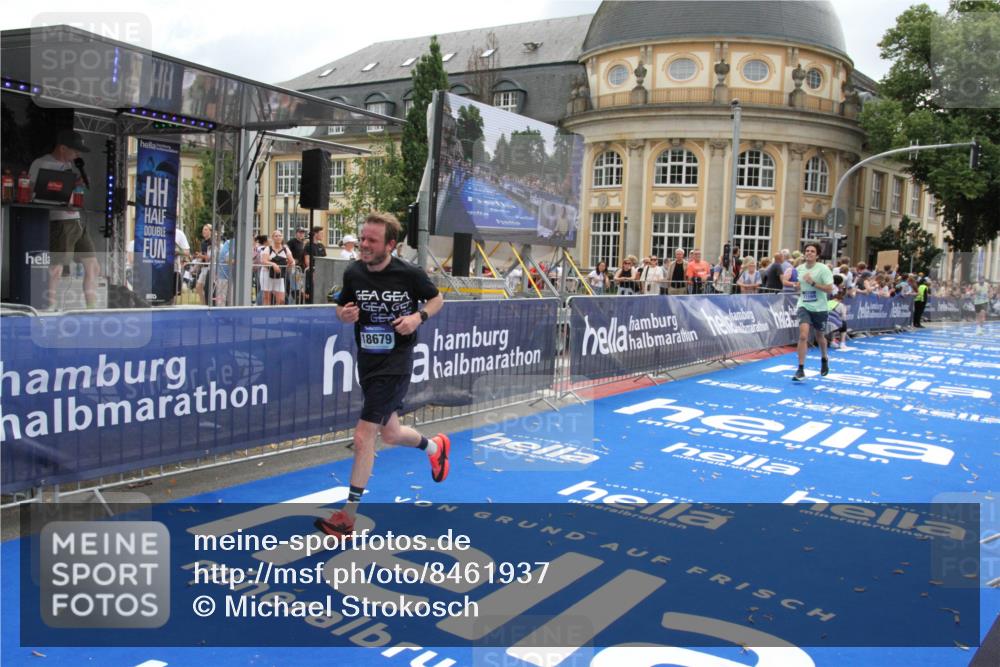 29.06.2025 - hella hamburg halbmarathon Michael Strokosch http://msf.ph/oto/8461937 29.06.2025 10:33:05 Ziel 11169, 17802, 18679 meine-sportfotos.de