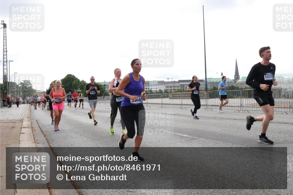 29.06.2025 - hella hamburg halbmarathon Lena Gebhardt http://msf.ph/oto/8461971 29.06.2025 10:32:01 Lombardsbrücke 1373, 8538, 3752, 568, 12319, 1235, 1311, 1373, 1844, 1879, 1987, 2349, 2384, 2672, 2831, 2832, 2943, 3022, 3221, 3239, 3358, 3396, 3397, 3424, 3571, 3681, 3707, 3751, 3752, 3778, 3822, 4314, 4365, 4605, 4877, 4924, 4953, 5156, 5496, 5601, 5658, 5743, 5965, 6160, 6218, 6252, 6573, 6640, 6718, 6727, 7135, 7239, 7295, 7334, 7344, 7535, 7570, 7695, 7789, 7816, 7898, 8175, 8304, 8538, 8620, 8806, 9078, 9104, 9125, 9183, 9206, 9478, 9812, 9883, 10240, 17404 meine-sportfotos.de