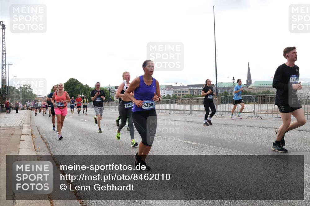 29.06.2025 - hella hamburg halbmarathon Lena Gebhardt http://msf.ph/oto/8462010 29.06.2025 10:32:01 Lombardsbrücke 1373, 8538, 3752, 3358, 12319, 1235, 1311, 1373, 1844, 1879, 1987, 2349, 2384, 2672, 2831, 2832, 2943, 3022, 3221, 3239, 3358, 3396, 3397, 3424, 3571, 3681, 3707, 3751, 3752, 3778, 3822, 4314, 4365, 4605, 4877, 4924, 4953, 5156, 5496, 5601, 5658, 5743, 5965, 6160, 6218, 6252, 6573, 6640, 6718, 6727, 7135, 7239, 7295, 7334, 7344, 7535, 7570, 7695, 7789, 7816, 7898, 8175, 8304, 8538, 8620, 8806, 9078, 9104, 9125, 9183, 9206, 9478, 9812, 9883, 10240, 17404 meine-sportfotos.de