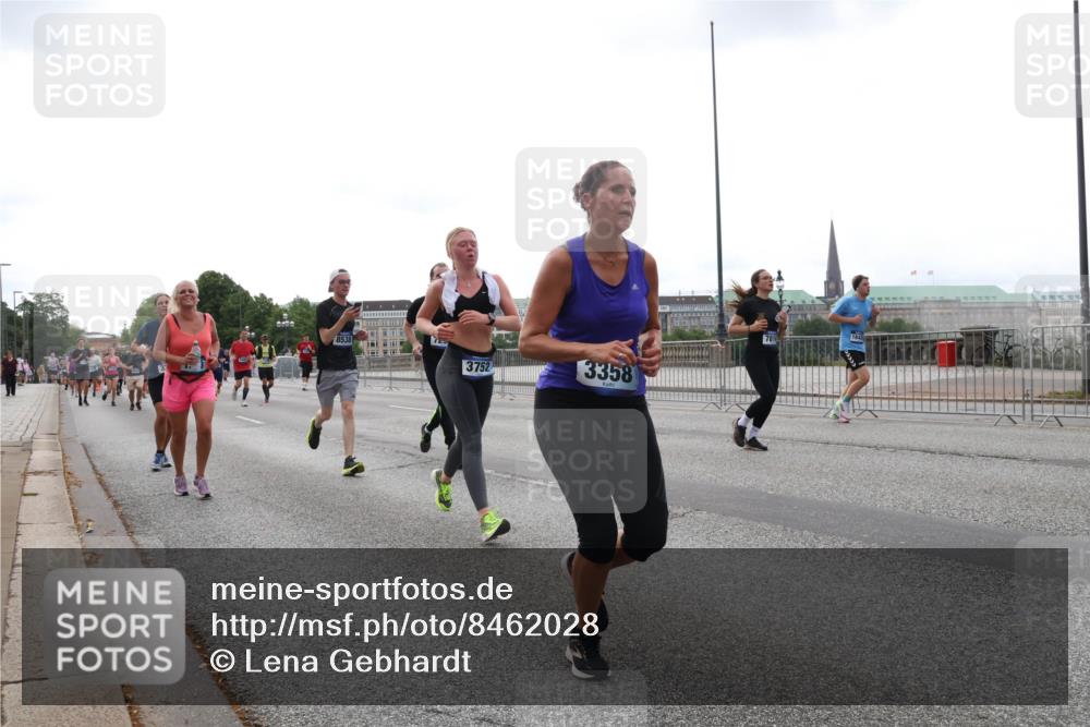29.06.2025 - hella hamburg halbmarathon Lena Gebhardt http://msf.ph/oto/8462028 29.06.2025 10:32:01 Lombardsbrücke 8538, 3752, 3358, 1842, 1235, 1311, 1373, 1844, 1879, 1987, 2349, 2384, 2672, 2831, 2832, 2943, 3022, 3221, 3239, 3358, 3396, 3397, 3424, 3571, 3681, 3707, 3751, 3752, 3778, 3822, 4314, 4365, 4605, 4877, 4924, 4953, 5156, 5496, 5601, 5658, 5743, 5965, 6160, 6218, 6252, 6573, 6640, 6718, 6727, 7135, 7239, 7295, 7334, 7344, 7535, 7570, 7695, 7789, 7816, 7898, 8175, 8304, 8538, 8620, 8806, 9078, 9104, 9125, 9183, 9206, 9478, 9812, 9883, 10240, 17404 meine-sportfotos.de