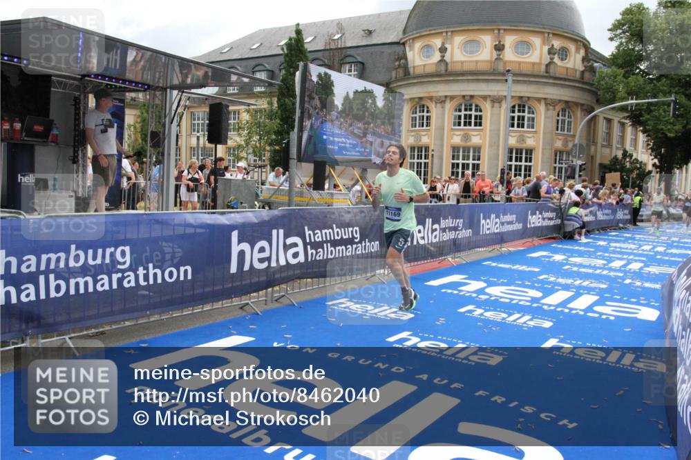 29.06.2025 - hella hamburg halbmarathon Michael Strokosch http://msf.ph/oto/8462040 29.06.2025 10:33:07 Ziel 11169, 14276, 17802, 18679 meine-sportfotos.de