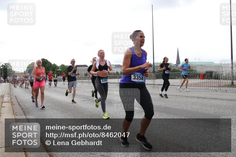 29.06.2025 - hella hamburg halbmarathon Lena Gebhardt http://msf.ph/oto/8462047 29.06.2025 10:32:01 Lombardsbrücke 8538, 3752, 3358, 1842, 1235, 1311, 1373, 1844, 1879, 1987, 2349, 2384, 2672, 2831, 2832, 2943, 3022, 3221, 3239, 3358, 3396, 3397, 3424, 3571, 3681, 3707, 3751, 3752, 3778, 3822, 4314, 4365, 4605, 4877, 4924, 4953, 5156, 5496, 5601, 5658, 5743, 5965, 6160, 6218, 6252, 6573, 6640, 6718, 6727, 7135, 7239, 7295, 7334, 7344, 7535, 7570, 7695, 7789, 7816, 7898, 8175, 8304, 8538, 8620, 8806, 9078, 9104, 9125, 9183, 9206, 9478, 9812, 9883, 10240, 17404 meine-sportfotos.de
