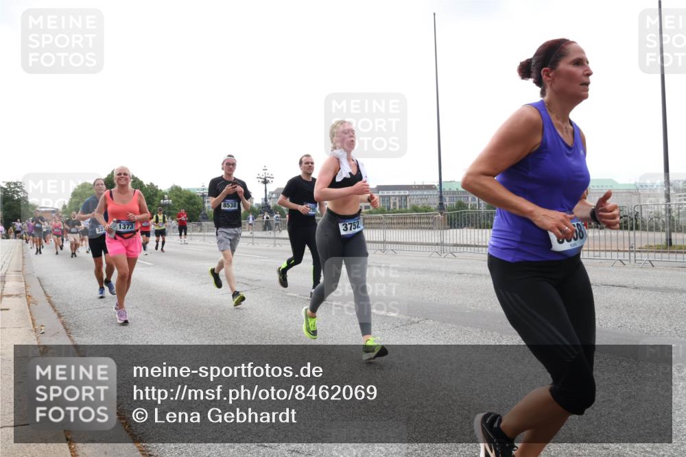 29.06.2025 - hella hamburg halbmarathon Lena Gebhardt http://msf.ph/oto/8462069 29.06.2025 10:32:01 Lombardsbrücke 323, 1373, 8538, 3752, 1235, 1311, 1373, 1844, 1879, 1987, 2349, 2384, 2672, 2831, 2832, 2943, 3022, 3221, 3239, 3358, 3396, 3397, 3424, 3571, 3681, 3707, 3751, 3752, 3778, 3822, 4314, 4365, 4605, 4877, 4924, 4953, 5156, 5496, 5601, 5658, 5743, 5965, 6160, 6218, 6252, 6573, 6640, 6718, 6727, 7135, 7239, 7295, 7334, 7344, 7535, 7570, 7695, 7789, 7816, 7898, 8175, 8304, 8538, 8620, 8806, 9078, 9104, 9125, 9183, 9206, 9478, 9812, 9883, 10240, 17404 meine-sportfotos.de