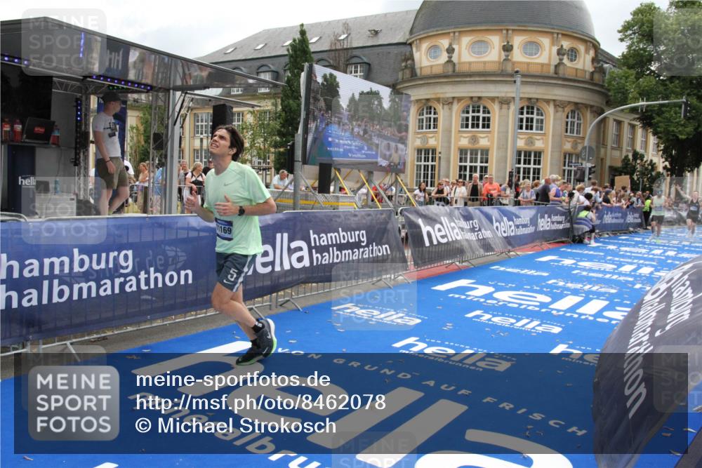 29.06.2025 - hella hamburg halbmarathon Michael Strokosch http://msf.ph/oto/8462078 29.06.2025 10:33:07 Ziel 11169, 14276, 17802, 18679 meine-sportfotos.de