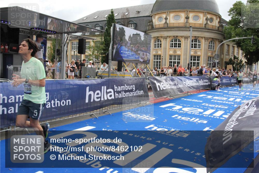29.06.2025 - hella hamburg halbmarathon Michael Strokosch http://msf.ph/oto/8462102 29.06.2025 10:33:08 Ziel 6473, 11169, 14276, 17802 meine-sportfotos.de