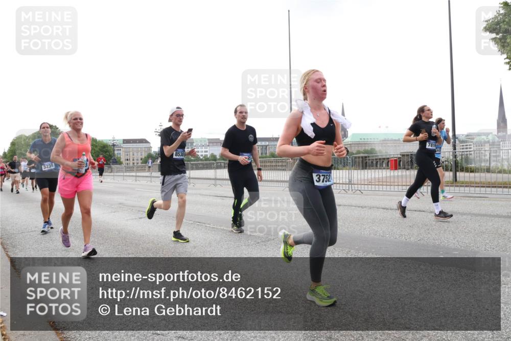 29.06.2025 - hella hamburg halbmarathon Lena Gebhardt http://msf.ph/oto/8462152 29.06.2025 10:32:02 Lombardsbrücke 3239, 8538, 3752, 7816, 1235, 1311, 1373, 1844, 1879, 1987, 2349, 2384, 2672, 2831, 2832, 2943, 3022, 3221, 3239, 3358, 3396, 3397, 3424, 3571, 3681, 3707, 3751, 3752, 3778, 3822, 4314, 4365, 4605, 4877, 4924, 4953, 5156, 5496, 5601, 5658, 5743, 5965, 6160, 6218, 6252, 6573, 6640, 6718, 6727, 7135, 7239, 7295, 7334, 7344, 7535, 7570, 7695, 7789, 7816, 7898, 8124, 8175, 8304, 8538, 8620, 8787, 8806, 9078, 9104, 9125, 9183, 9206, 9478, 9812, 9883, 10240 meine-sportfotos.de