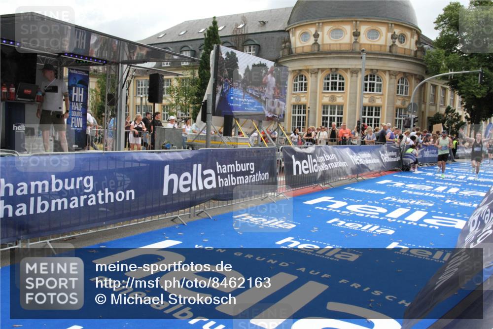29.06.2025 - hella hamburg halbmarathon Michael Strokosch http://msf.ph/oto/8462163 29.06.2025 10:33:09 Ziel 1910, 6473, 11169, 14276, 17802 meine-sportfotos.de