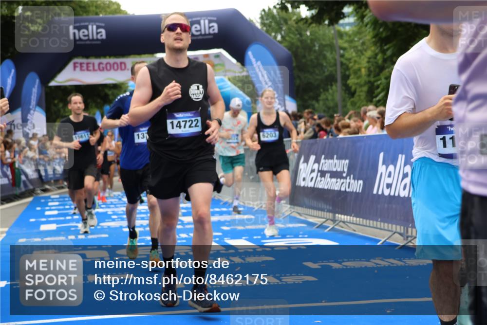 29.06.2025 - hella hamburg halbmarathon Strokosch-Dieckow http://msf.ph/oto/8462175 29.06.2025 10:47:18 Ziel 51, 2274, 2623, 2864, 5024, 5650, 6134, 6168, 6203, 6716, 7480, 8693, 10208, 10211, 10423, 11077, 11491, 11518, 13672, 13782, 14722, 15350, 15611, 16089, 16286, 16819, 17718, 17915, 18856, 18974 meine-sportfotos.de