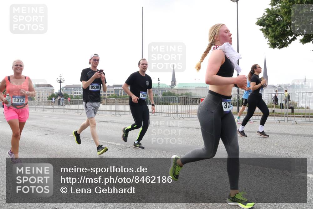 29.06.2025 - hella hamburg halbmarathon Lena Gebhardt http://msf.ph/oto/8462186 29.06.2025 10:32:02 Lombardsbrücke 1373, 8538, 7295, 37, 18, 1235, 1311, 1373, 1844, 1879, 1987, 2349, 2384, 2672, 2831, 2832, 2943, 3022, 3221, 3239, 3358, 3396, 3397, 3424, 3571, 3681, 3707, 3751, 3752, 3778, 3822, 4314, 4365, 4605, 4877, 4924, 4953, 5156, 5496, 5601, 5658, 5743, 5965, 6160, 6218, 6252, 6573, 6640, 6718, 6727, 7135, 7239, 7295, 7334, 7344, 7535, 7570, 7695, 7789, 7816, 7898, 8124, 8175, 8304, 8538, 8620, 8787, 8806, 9078, 9104, 9125, 9183, 9206, 9478, 9812, 9883, 10240 meine-sportfotos.de