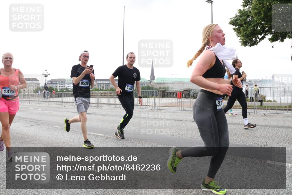 29.06.2025 - hella hamburg halbmarathon Lena Gebhardt http://msf.ph/oto/8462236 29.06.2025 10:32:02 Lombardsbrücke 1373, 8538, 7295, 37, 1235, 1311, 1373, 1844, 1879, 1987, 2349, 2384, 2672, 2831, 2832, 2943, 3022, 3221, 3239, 3358, 3396, 3397, 3424, 3571, 3681, 3707, 3751, 3752, 3778, 3822, 4314, 4365, 4605, 4877, 4924, 4953, 5156, 5496, 5601, 5658, 5743, 5965, 6160, 6218, 6252, 6573, 6640, 6718, 6727, 7135, 7239, 7295, 7334, 7344, 7535, 7570, 7695, 7789, 7816, 7898, 8124, 8175, 8304, 8538, 8620, 8787, 8806, 9078, 9104, 9125, 9183, 9206, 9478, 9812, 9883, 10240 meine-sportfotos.de