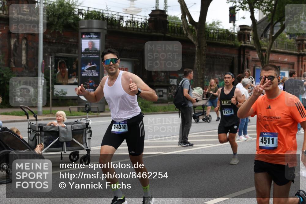 29.06.2025 - hella hamburg halbmarathon Yannick Fuchs http://msf.ph/oto/8462254 29.06.2025 10:56:51 20KM 1114, 1126, 1194, 1212, 1420, 1427, 1531, 1674, 1851, 2447, 2582, 2683, 2911, 3001, 3182, 3248, 3625, 3740, 4389, 4511, 4538, 5708, 5763, 6311, 6602, 6752, 6966, 7453, 7869, 8068, 8176, 8721, 8730, 9306, 11180, 11310, 12004, 12008, 12286, 12571, 12836, 12978, 13739, 13874, 13939, 14348, 14677, 14917, 16420, 16540, 17045, 17096, 17119, 17142, 17818, 18382, 18530 meine-sportfotos.de