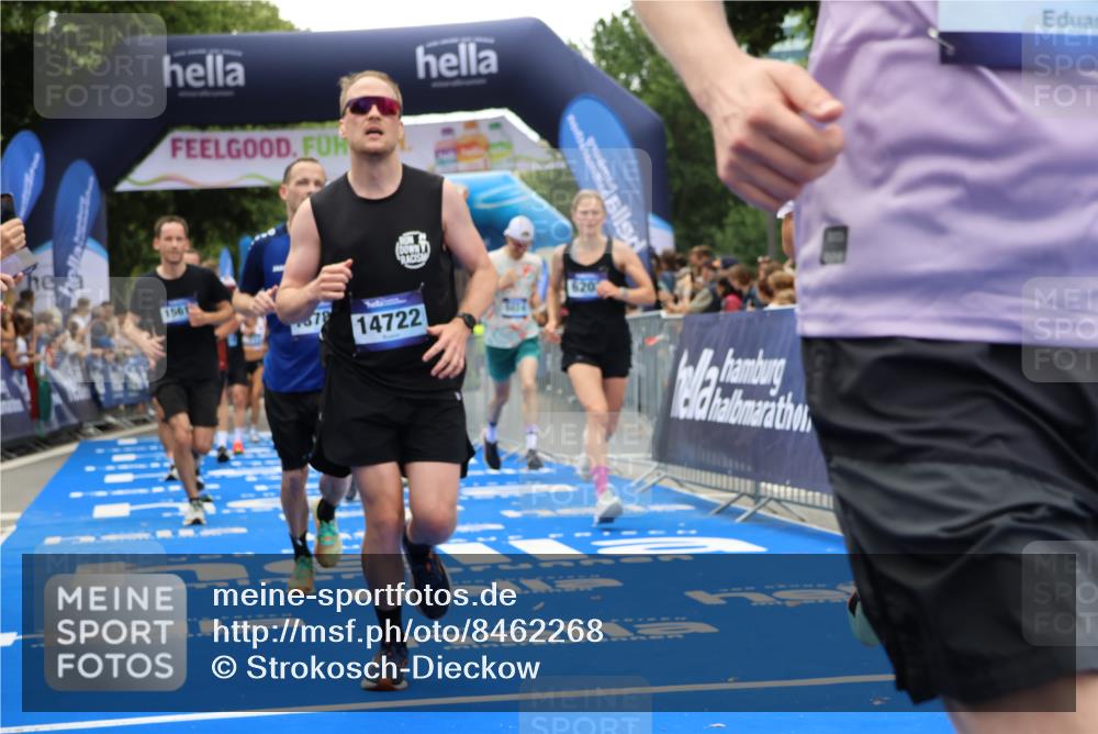 29.06.2025 - hella hamburg halbmarathon Strokosch-Dieckow http://msf.ph/oto/8462268 29.06.2025 10:47:18 Ziel 51, 2274, 2623, 2864, 5024, 5650, 6134, 6168, 6203, 6716, 7480, 8693, 10208, 10211, 10423, 11077, 11491, 11518, 13672, 13782, 14722, 15350, 15611, 16089, 16286, 16819, 17718, 17915, 18856, 18974 meine-sportfotos.de