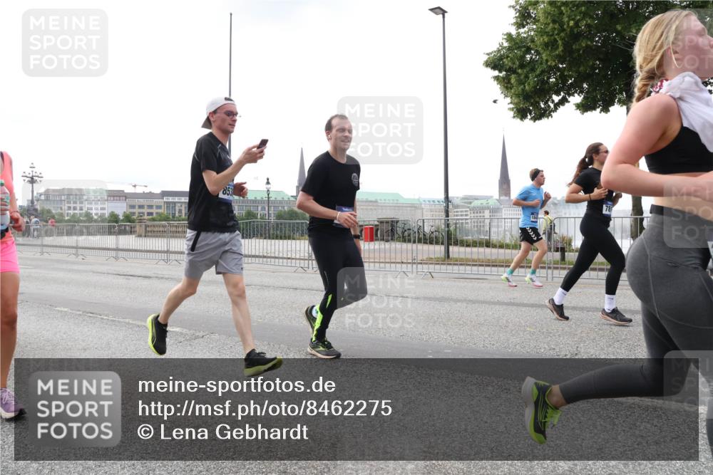 29.06.2025 - hella hamburg halbmarathon Lena Gebhardt http://msf.ph/oto/8462275 29.06.2025 10:32:03 Lombardsbrücke 85, 1235, 1311, 1373, 1844, 1879, 1987, 2349, 2384, 2672, 2831, 2832, 2943, 3022, 3221, 3239, 3358, 3396, 3397, 3424, 3571, 3681, 3707, 3751, 3752, 3778, 3822, 4314, 4365, 4605, 4877, 4924, 4953, 5156, 5496, 5601, 5658, 5743, 5965, 6160, 6218, 6252, 6573, 6640, 6718, 6727, 7135, 7239, 7295, 7334, 7344, 7535, 7570, 7695, 7789, 7816, 7898, 8124, 8175, 8304, 8538, 8620, 8787, 8806, 9078, 9104, 9125, 9206, 9478, 9812, 9883, 10240 meine-sportfotos.de