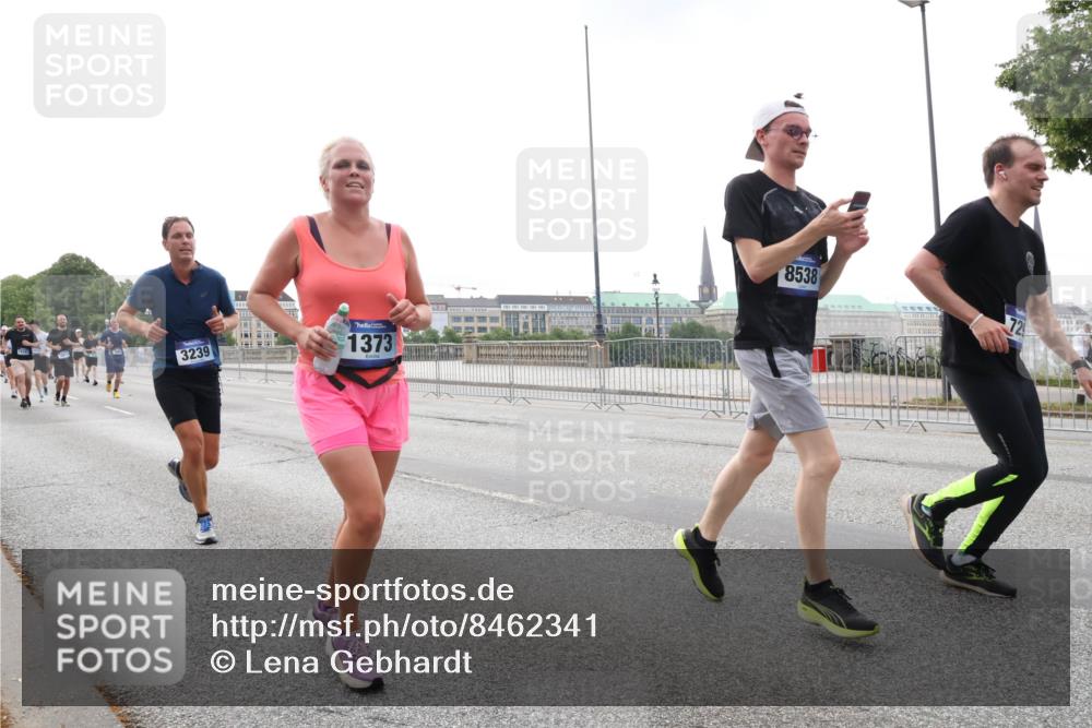 29.06.2025 - hella hamburg halbmarathon Lena Gebhardt http://msf.ph/oto/8462341 29.06.2025 10:32:03 Lombardsbrücke 3239, 1373, 8538, 72, 1235, 1311, 1373, 1844, 1879, 1987, 2349, 2384, 2672, 2831, 2832, 2943, 3022, 3221, 3239, 3358, 3396, 3397, 3424, 3571, 3681, 3707, 3751, 3752, 3778, 3822, 4314, 4365, 4605, 4877, 4924, 4953, 5156, 5496, 5601, 5658, 5743, 5965, 6160, 6218, 6252, 6573, 6640, 6718, 6727, 7135, 7239, 7295, 7334, 7344, 7535, 7570, 7695, 7789, 7816, 7898, 8124, 8175, 8304, 8538, 8620, 8787, 8806, 9078, 9104, 9125, 9206, 9478, 9812, 9883, 10240 meine-sportfotos.de