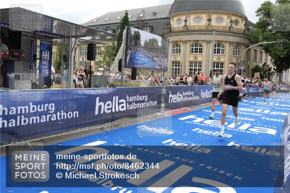 29.06.2025 - hella hamburg halbmarathon Michael Strokosch http://msf.ph/oto/8462344 29.06.2025 10:33:11 Ziel 1910, 6473, 14276, 17802 meine-sportfotos.de