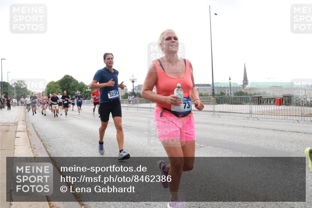 29.06.2025 - hella hamburg halbmarathon Lena Gebhardt http://msf.ph/oto/8462386 29.06.2025 10:32:03 Lombardsbrücke 3239, 73, 1235, 1311, 1373, 1844, 1879, 1987, 2349, 2384, 2672, 2831, 2832, 2943, 3022, 3221, 3239, 3358, 3396, 3397, 3424, 3571, 3681, 3707, 3751, 3752, 3778, 3822, 4314, 4365, 4605, 4877, 4924, 4953, 5156, 5496, 5601, 5658, 5743, 5965, 6160, 6218, 6252, 6573, 6640, 6718, 6727, 7135, 7239, 7295, 7334, 7344, 7535, 7570, 7695, 7789, 7816, 7898, 8124, 8175, 8304, 8538, 8620, 8787, 8806, 9078, 9104, 9125, 9206, 9478, 9812, 9883, 10240 meine-sportfotos.de