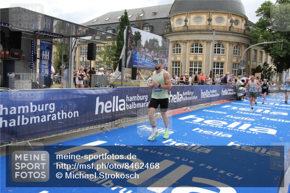 29.06.2025 - hella hamburg halbmarathon Michael Strokosch http://msf.ph/oto/8462468 29.06.2025 10:33:12 Ziel 1910, 6473, 14276, 17802 meine-sportfotos.de