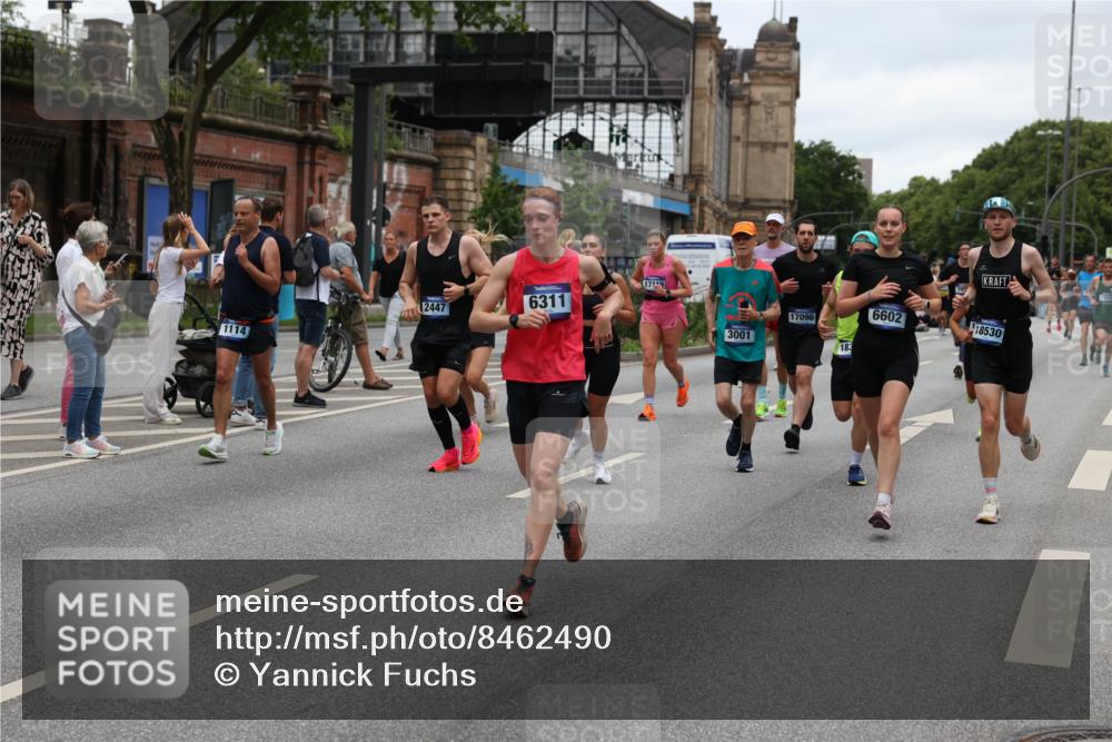 29.06.2025 - hella hamburg halbmarathon Yannick Fuchs http://msf.ph/oto/8462490 29.06.2025 10:56:52 20KM 1114, 1126, 1194, 1212, 1420, 1427, 1531, 1674, 1851, 1881, 2447, 2582, 2683, 2911, 3001, 3182, 3248, 3625, 3740, 4389, 4511, 4538, 5708, 5763, 6311, 6602, 6966, 7453, 7869, 8068, 8176, 8721, 8730, 9306, 11180, 11310, 12004, 12008, 12286, 12571, 12836, 12978, 13739, 13874, 13939, 14348, 14677, 14917, 16420, 16540, 17045, 17096, 17119, 17142, 17818, 18382, 18530, 18999 meine-sportfotos.de