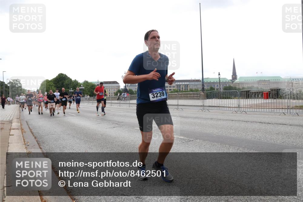 29.06.2025 - hella hamburg halbmarathon Lena Gebhardt http://msf.ph/oto/8462501 29.06.2025 10:32:04 Lombardsbrücke 3239, 1235, 1311, 1373, 1844, 1879, 1987, 2349, 2384, 2672, 2831, 2832, 2943, 3022, 3221, 3239, 3358, 3396, 3397, 3424, 3571, 3681, 3707, 3751, 3752, 3778, 3822, 4314, 4365, 4605, 4877, 4924, 5156, 5496, 5601, 5658, 5743, 5965, 6160, 6218, 6252, 6640, 6718, 6727, 7135, 7239, 7295, 7334, 7344, 7535, 7570, 7695, 7789, 7816, 7898, 8124, 8175, 8304, 8538, 8620, 8787, 8806, 8914, 9078, 9104, 9125, 9206, 9478, 9812, 9883 meine-sportfotos.de