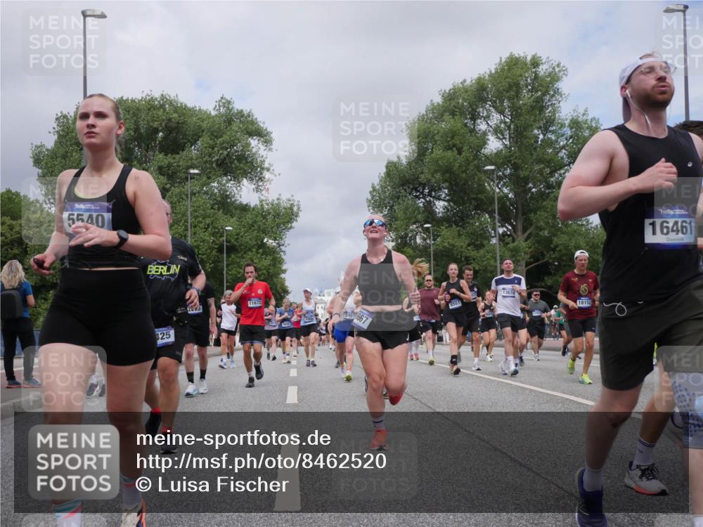 29.06.2025 - hella hamburg halbmarathon Luisa Fischer http://msf.ph/oto/8462520 29.06.2025 10:39:47 Kennedybrücke 5540, 125, 11672, 667, 8581, 13679, 18152, 16461, 1008, 1010, 3401, 3699, 4245, 5171, 5540, 5809, 6184, 6417, 7632, 8581, 9432, 9806, 10487, 10531, 10577 meine-sportfotos.de