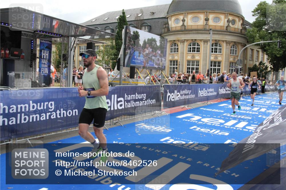 29.06.2025 - hella hamburg halbmarathon Michael Strokosch http://msf.ph/oto/8462526 29.06.2025 10:33:13 Ziel 1910, 6473, 14276, 17802 meine-sportfotos.de