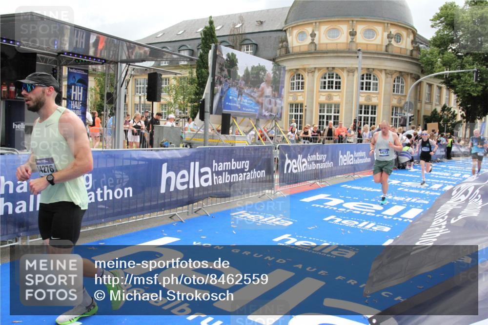 29.06.2025 - hella hamburg halbmarathon Michael Strokosch http://msf.ph/oto/8462559 29.06.2025 10:33:13 Ziel 1910, 6473, 14276, 17802 meine-sportfotos.de