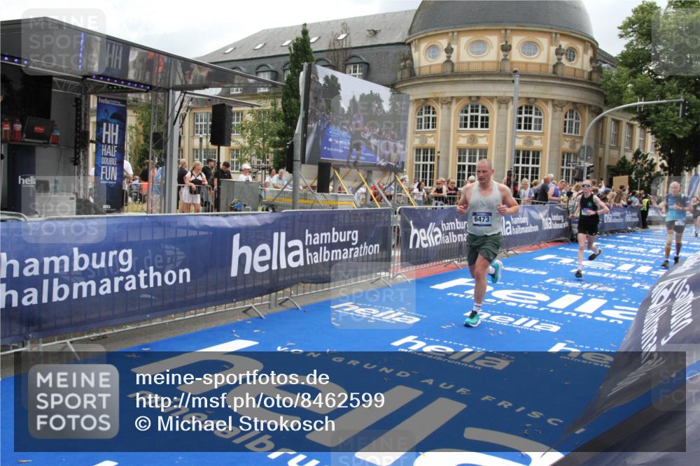 29.06.2025 - hella hamburg halbmarathon Michael Strokosch http://msf.ph/oto/8462599 29.06.2025 10:33:14 Ziel 1910, 6473, 14167, 14276, 17175, 17802 meine-sportfotos.de