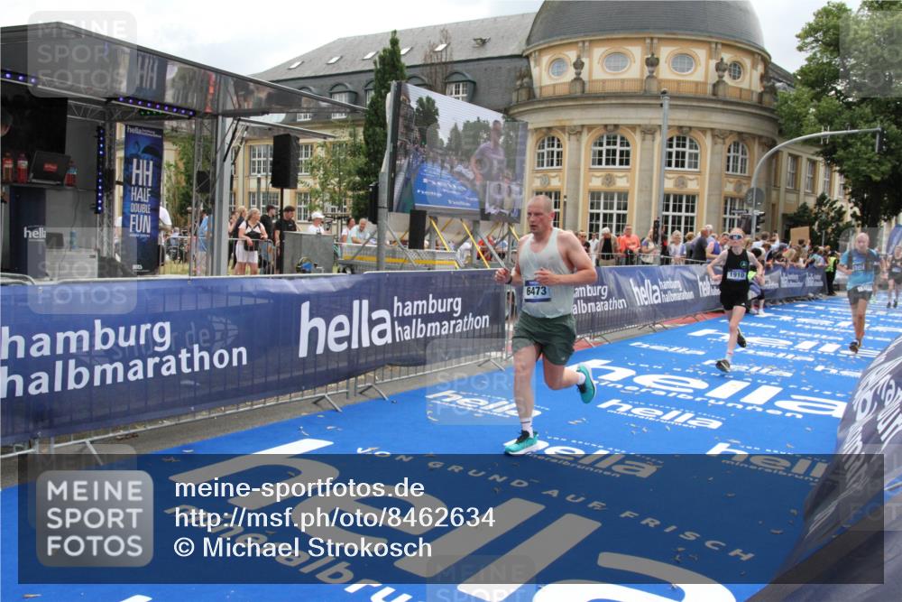 29.06.2025 - hella hamburg halbmarathon Michael Strokosch http://msf.ph/oto/8462634 29.06.2025 10:33:14 Ziel 1910, 6473, 14167, 14276, 17175, 17802 meine-sportfotos.de